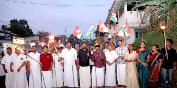 യൂത്ത് കോൺഗ്രസ് മൈലപ്ര മണ്ഡലം കമ്മിറ്റിയുടെ നേതൃത്വത്തിൽ സമരജ്വാല നടന്നു യൂത്ത് കോൺഗ്രസ് മൈലപ്ര മണ്ഡലം കമ്മിറ്റിയുടെ നേതൃത്വത്തിൽ സമരജ്വാല നടന്നു