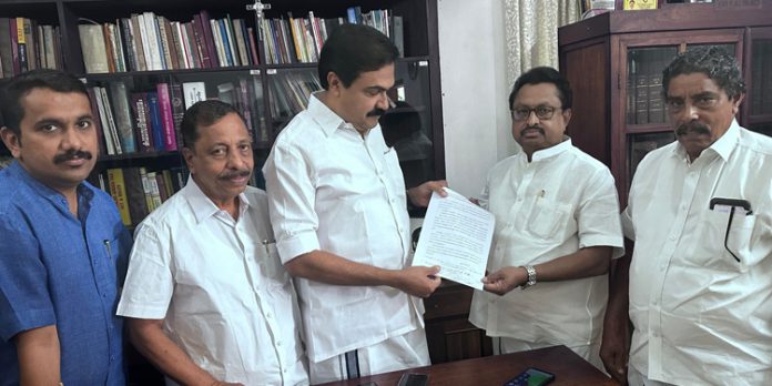 കടപ്ലാമറ്റത്തെ റോഡുകളുടെ നവീകരണത്തിനായി ജോസ് കെ മാണി എം.പിക്ക് നിവേദനം നല്കി കടപ്ലാമറ്റത്തെ റോഡുകളുടെ നവീകരണത്തിനായി ജോസ് കെ മാണി എം.പിക്ക് നിവേദനം നല്കി