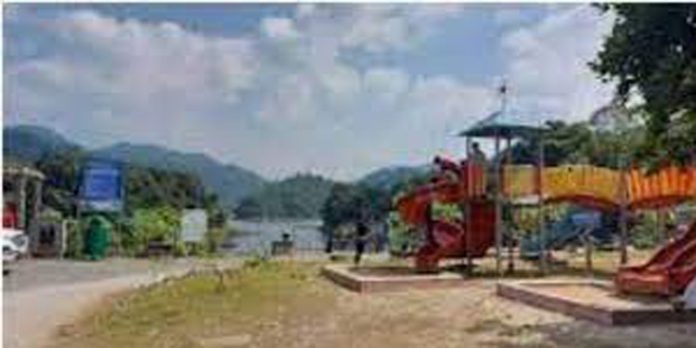 കാട്ടുപോത്തിന്റെ ആക്രമണമുണ്ടായ പശ്ചാത്തലത്തില് കക്കയത്തെ ടൂറിസ്റ്റ് കേന്ദ്രങ്ങള് താല്ക്കാലികമായി അടച്ചു കാട്ടുപോത്തിന്റെ ആക്രമണമുണ്ടായ പശ്ചാത്തലത്തില് കക്കയത്തെ ടൂറിസ്റ്റ് കേന്ദ്രങ്ങള് താല്ക്കാലികമായി അടച്ചു