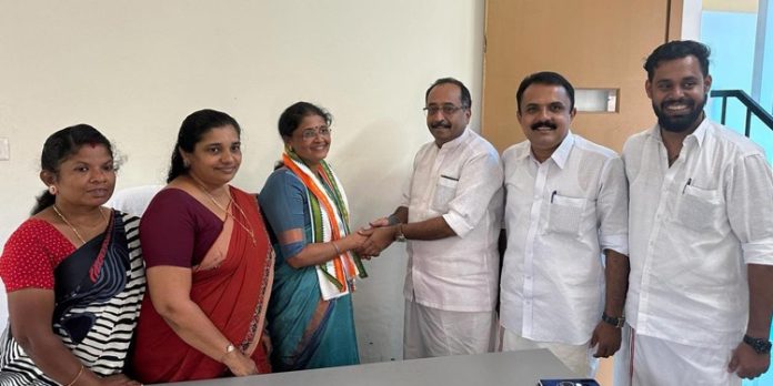 കല്ലൂപ്പാറ പഞ്ചായത്ത് പ്രസിഡന്റായി തെരഞ്ഞെടുക്കപ്പെട്ട ഗീത ശ്രീകുമാറിനെ അനുമോദിച്ചു കല്ലൂപ്പാറ പഞ്ചായത്ത് പ്രസിഡന്റായി തെരഞ്ഞെടുക്കപ്പെട്ട ഗീത ശ്രീകുമാറിനെ അനുമോദിച്ചു