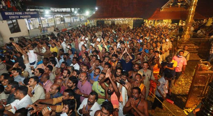ഭക്തലക്ഷങ്ങൾക്ക് ദർശന സായൂജ്യം ; പൊന്നമ്പലമേട്ടിൽ മകരജ്യോതി തെളിഞ്ഞു ഭക്തലക്ഷങ്ങൾക്ക് ദർശന സായൂജ്യം ; പൊന്നമ്പലമേട്ടിൽ മകരജ്യോതി തെളിഞ്ഞു