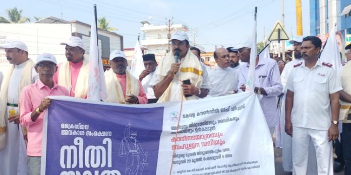 കേരളാ കൗണ്സില് ഓഫ് ചര്ച്ചസിന്റെ നേതൃത്വത്തില് നടത്തുന്ന അവകാശ സംരക്ഷണ നീതിയാത്രയുടെ ആദ്യ ദിന സമാപനം ചെങ്ങന്നൂരില് നടന്നു കേരളാ കൗണ്സില് ഓഫ് ചര്ച്ചസിന്റെ നേതൃത്വത്തില് നടത്തുന്ന അവകാശ സംരക്ഷണ നീതിയാത്രയുടെ ആദ്യ ദിന സമാപനം ചെങ്ങന്നൂരില് നടന്നു