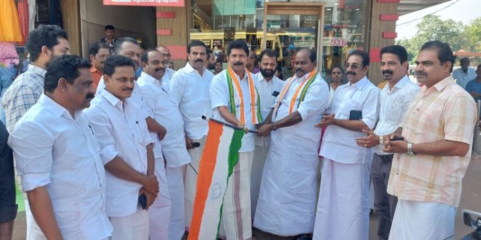 കേരള ബാങ്ക് എംപ്ലോയീസ് കോൺഗ്രസിൻ്റെ പത്തനംതിട്ട ജില്ലയിലെ അവകാശ സംരക്ഷണ വാഹന പ്രചാരണ യാത്ര സമാപിച്ചു കേരള ബാങ്ക് എംപ്ലോയീസ് കോൺഗ്രസിൻ്റെ പത്തനംതിട്ട ജില്ലയിലെ അവകാശ സംരക്ഷണ വാഹന പ്രചാരണ യാത്ര സമാപിച്ചു