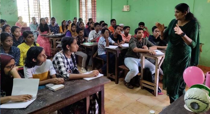 ഗിഫ്റ്റഡ് സ്റ്റുഡന്റ്സ് പ്രോഗ്രാമിൽ ഗിഫ്റ്റായി അജിനി ടീച്ചറുടെ ശാസ്ത്ര ക്ലാസ് ഗിഫ്റ്റഡ് സ്റ്റുഡന്റ്സ് പ്രോഗ്രാമിൽ ഗിഫ്റ്റായി അജിനി ടീച്ചറുടെ ശാസ്ത്ര ക്ലാസ്