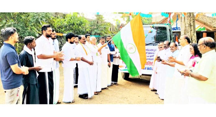 സ്നേഹക്കടലായി അയ്യപ്പ സന്നിധിയില് യൂത്ത് കെയര് സ്നേഹക്കടലായി അയ്യപ്പ സന്നിധിയില് യൂത്ത് കെയര്