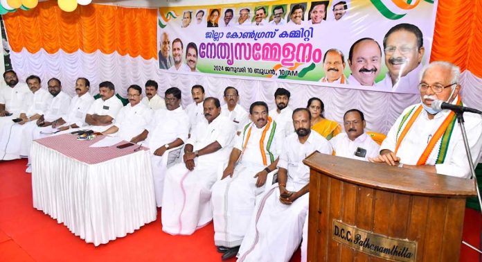 സംസ്ഥാന സര്ക്കാര് ജനാധിപത്യ വിരുദ്ധമായി പ്രവര്ത്തിക്കുന്നു : പ്രൊഫ. പി.ജെ കുര്യന് സംസ്ഥാന സര്ക്കാര് ജനാധിപത്യ വിരുദ്ധമായി പ്രവര്ത്തിക്കുന്നു : പ്രൊഫ. പി.ജെ കുര്യന്