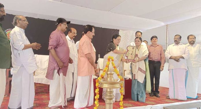 കല മനുഷ്യഹൃദയത്തെ ആര്ദ്രമാക്കും : മന്ത്രി വീണാ ജോര്ജ് കല മനുഷ്യഹൃദയത്തെ ആര്ദ്രമാക്കും : മന്ത്രി വീണാ ജോര്ജ്