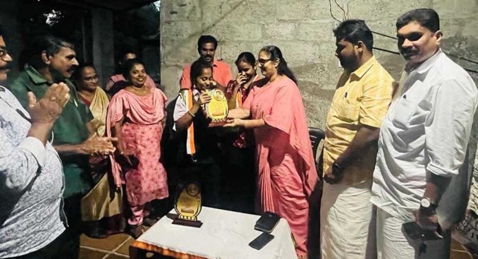 സംസ്ഥാന സ്കൂൾ കലോത്സവത്തിൽ A ഗ്രേഡ് കരസ്തമാക്കിയ അനുഷ മേരി എബ്രഹാമിനും ശാരോൺ സാറ ജോണിനും സ്നേഹാദരവ് നൽകി സംസ്ഥാന സ്കൂൾ കലോത്സവത്തിൽ A ഗ്രേഡ് കരസ്തമാക്കിയ അനുഷ മേരി എബ്രഹാമിനും ശാരോൺ സാറ ജോണിനും സ്നേഹാദരവ് നൽകി