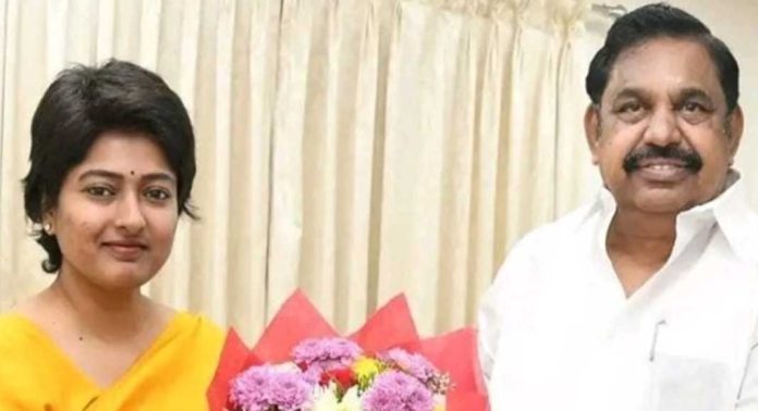 തമിഴ് നടി ഗായത്രി രഘുറാം എഐഎഡിഎംകെയിൽ തമിഴ് നടി ഗായത്രി രഘുറാം എഐഎഡിഎംകെയിൽ