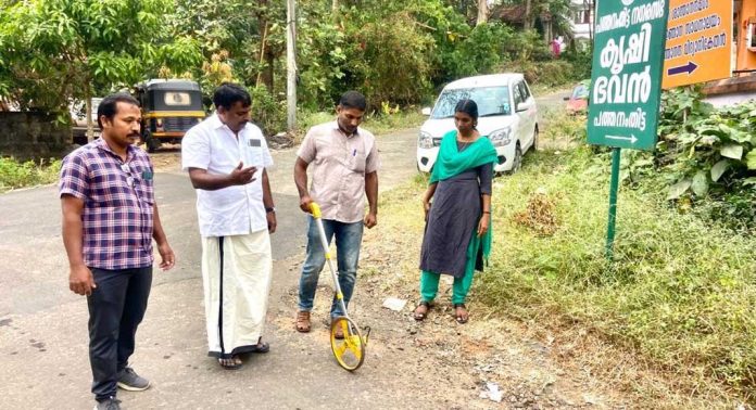കല്ലറക്കടവ് -പാമ്പൂരിപ്പാറ പ്രദേശവാസികളുടെ കുടിവെള്ള പ്രശ്നം ; പുതിയ പൈപ്പ് ലൈനുകൾ സ്ഥാപിക്കാൻ നടപടിയായി കല്ലറക്കടവ് -പാമ്പൂരിപ്പാറ പ്രദേശവാസികളുടെ കുടിവെള്ള പ്രശ്നം ; പുതിയ പൈപ്പ് ലൈനുകൾ സ്ഥാപിക്കാൻ നടപടിയായി
