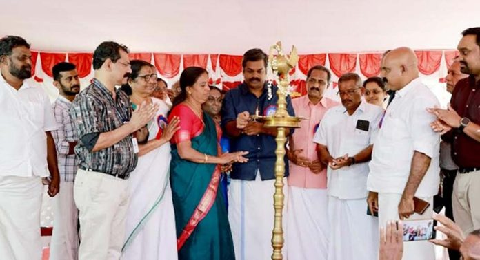രാക്ഷസന്പാറയുടെ സംരക്ഷണം നാടിന്റെ ആവശ്യം : അഡ്വ. കെ.യു ജനീഷ്കുമാര് എംഎല്എ രാക്ഷസന്പാറയുടെ സംരക്ഷണം നാടിന്റെ ആവശ്യം : അഡ്വ. കെ.യു ജനീഷ്കുമാര് എംഎല്എ