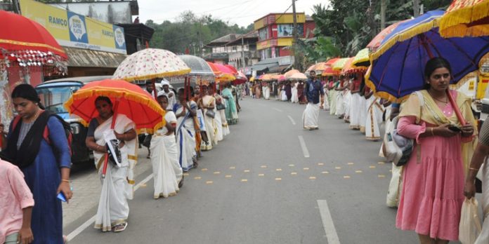 കോട്ടാങ്ങൽ പടയണി : കാണികളെ വിസ്മയിപ്പിച്ച് ഘോഷയാത്രയും വേലയും വിളക്കും കോട്ടാങ്ങൽ പടയണി : കാണികളെ വിസ്മയിപ്പിച്ച് ഘോഷയാത്രയും വേലയും വിളക്കും