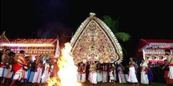 കോട്ടാങ്ങൽ പടയണിയോടനുബന്ധിച്ച് മഹാ ഘോഷയാത്രയും വേലയും വിളക്കും നടന്നു കോട്ടാങ്ങൽ പടയണിയോടനുബന്ധിച്ച് മഹാ ഘോഷയാത്രയും വേലയും വിളക്കും നടന്നു