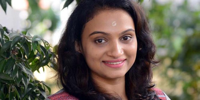 ചിത്ര ചേച്ചി ചെയ്ത തെറ്റ് എന്താണ് ? ; പിന്തുണയുമായി നടി കൃഷ്ണപ്രഭ ചിത്ര ചേച്ചി ചെയ്ത തെറ്റ് എന്താണ് ? ; പിന്തുണയുമായി നടി കൃഷ്ണപ്രഭ