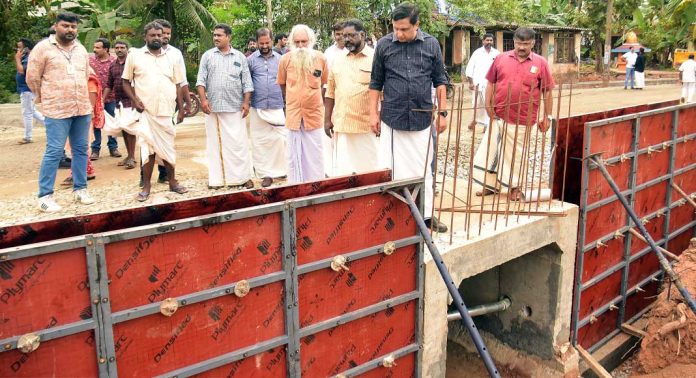 ഏഴംകുളം – കൈപ്പട്ടൂര് റോഡിന്റെ നിര്മാണപ്രവര്ത്തനങ്ങള് സമയബന്ധിതമായി പൂര്ത്തിയാക്കും : മന്ത്രി മുഹമ്മദ് റിയാസ് ഏഴംകുളം – കൈപ്പട്ടൂര് റോഡിന്റെ നിര്മാണപ്രവര്ത്തനങ്ങള് സമയബന്ധിതമായി പൂര്ത്തിയാക്കും : മന്ത്രി മുഹമ്മദ് റിയാസ്