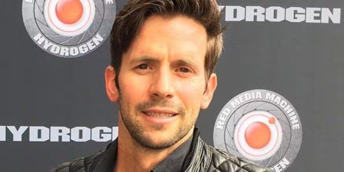 ഹോളിവുഡ് നടൻ ക്രിസ്റ്റ്യൻ ഒലിവറും രണ്ട് പെണ്മക്കളും വിമാനം തകര്ന്ന് മരിച്ചു ഹോളിവുഡ് നടൻ ക്രിസ്റ്റ്യൻ ഒലിവറും രണ്ട് പെണ്മക്കളും വിമാനം തകര്ന്ന് മരിച്ചു