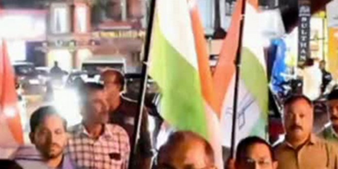 കോൺഗ്രസ് മല്ലപ്പള്ളി മണ്ഡലം കമ്മിറ്റിയുടെ നേതൃത്വത്തിൽ പ്രതിഷേധ പ്രകടനം നടത്തി കോൺഗ്രസ് മല്ലപ്പള്ളി മണ്ഡലം കമ്മിറ്റിയുടെ നേതൃത്വത്തിൽ പ്രതിഷേധ പ്രകടനം നടത്തി