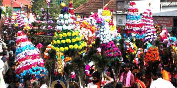പുലിയൂർ മഹാവിഷ്ണുക്ഷേത്രത്തില് മകരസംക്രമക്കാവടി നടന്നു പുലിയൂർ മഹാവിഷ്ണുക്ഷേത്രത്തില് മകരസംക്രമക്കാവടി നടന്നു