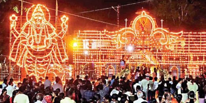 ചെന്നിത്തല കാരാഴ്മ ദേവീക്ഷേത്രത്തിൽ ദീപക്കാഴ്ച നടന്നു ചെന്നിത്തല കാരാഴ്മ ദേവീക്ഷേത്രത്തിൽ ദീപക്കാഴ്ച നടന്നു