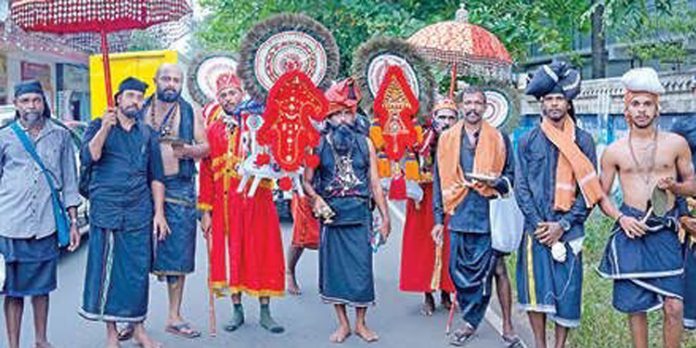 കല്ലട കാവടിസംഘം മാവേലിക്കരയിലെത്തി കല്ലട കാവടിസംഘം മാവേലിക്കരയിലെത്തി