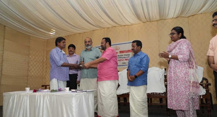 ഭൂമി തരം മാറ്റല് അദാലത്ത് : തിരുവല്ല റവന്യൂ ഡിവിഷനില് 315 അപേക്ഷകള് തീര്പ്പാക്കി ഭൂമി തരം മാറ്റല് അദാലത്ത് : തിരുവല്ല റവന്യൂ ഡിവിഷനില് 315 അപേക്ഷകള് തീര്പ്പാക്കി