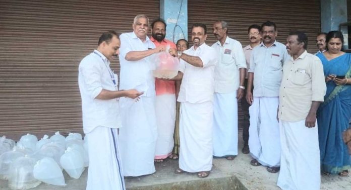 വെച്ചൂച്ചിറ പഞ്ചായത്തിൽ മത്സ്യ കുഞ്ഞുങ്ങളുടെ വിതരണോദ്ഘാടനം നടന്നു വെച്ചൂച്ചിറ പഞ്ചായത്തിൽ മത്സ്യ കുഞ്ഞുങ്ങളുടെ വിതരണോദ്ഘാടനം നടന്നു
