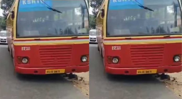 ദേശീയപാതയില് വെച്ച് കെഎസ്ആര്ടിസി ബസിന്റെ ടയര് ഊരി തെറിച്ചു ദേശീയപാതയില് വെച്ച് കെഎസ്ആര്ടിസി ബസിന്റെ ടയര് ഊരി തെറിച്ചു