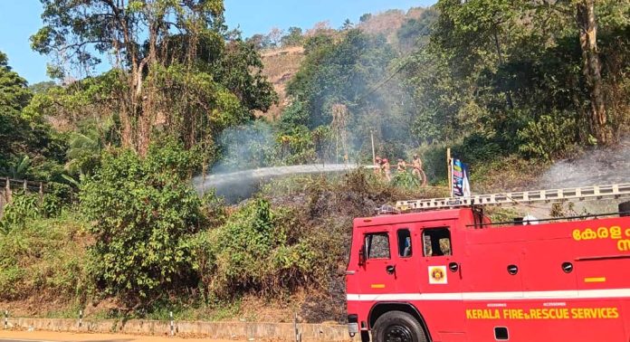 റാന്നി വലിയകലുങ്കിന് സമീപം തീപിടുത്തം റാന്നി വലിയകലുങ്കിന് സമീപം തീപിടുത്തം