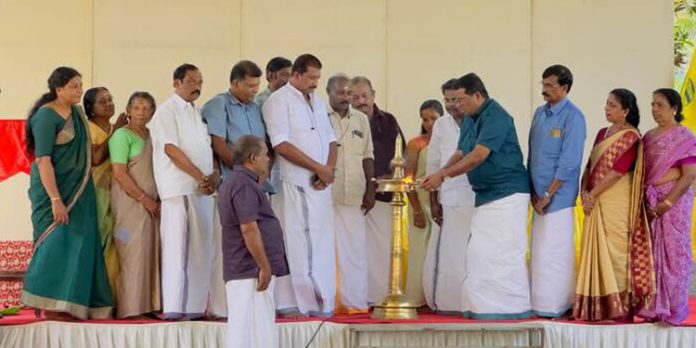 ഐരാവളളിക്കാവ് ഗുരുദേവ – ഭദ്രാ ഭഗവതി ക്ഷേത്രത്തിലെ കുടുംബസംഗമവും കൊടിമരം ശിലാസ്ഥാപനവും നടത്തി ഐരാവളളിക്കാവ് ഗുരുദേവ – ഭദ്രാ ഭഗവതി ക്ഷേത്രത്തിലെ കുടുംബസംഗമവും കൊടിമരം ശിലാസ്ഥാപനവും നടത്തി