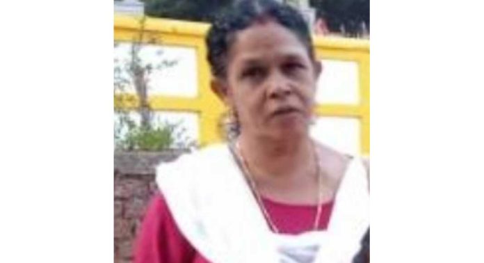 വടശ്ശേരിക്കര പേഴുംപാറയിൽ വീട്ടമ്മ മരിച്ചത് കെ എസ് ഇ ബിയുടെ അനാസ്ഥകൊണ്ട് വടശ്ശേരിക്കര പേഴുംപാറയിൽ വീട്ടമ്മ മരിച്ചത് കെ എസ് ഇ ബിയുടെ അനാസ്ഥകൊണ്ട്
