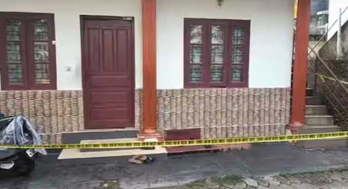 ഭക്ഷണം കഴിക്കാൻ വീട്ടിലെത്തിയ മകൻ കണ്ടത് ചോരയിൽ കുളിച്ച് കിടക്കുന്ന അമ്മയെയും മുത്തശിയെയും അച്ഛന്റെ മൃതദേഹവും ഭക്ഷണം കഴിക്കാൻ വീട്ടിലെത്തിയ മകൻ കണ്ടത് ചോരയിൽ കുളിച്ച് കിടക്കുന്ന അമ്മയെയും മുത്തശിയെയും അച്ഛന്റെ മൃതദേഹവും