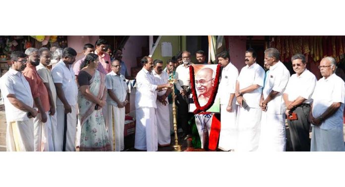 മലയാലപ്പുഴയിൽ മഹാത്മാ ഗാന്ധിയുടെ രക്തസാക്ഷിത്വ വാർഷിക ദിനം ആചരിച്ചു മലയാലപ്പുഴയിൽ മഹാത്മാ ഗാന്ധിയുടെ രക്തസാക്ഷിത്വ വാർഷിക ദിനം ആചരിച്ചു