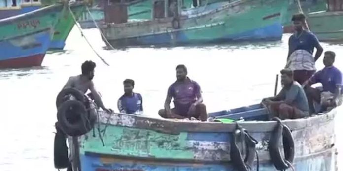 ഇന്ത്യൻ മീൻപിടിത്തക്കാരെ പിടികൂടി ശ്രീലങ്ക ഇന്ത്യൻ മീൻപിടിത്തക്കാരെ പിടികൂടി ശ്രീലങ്ക