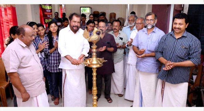 അക്ഷരങ്ങൾ തെളിക്കുന്ന വഴിയാണ് സുഗമവും സുതാര്യവുമെന്ന് രാജു എബ്രഹാം അക്ഷരങ്ങൾ തെളിക്കുന്ന വഴിയാണ് സുഗമവും സുതാര്യവുമെന്ന് രാജു എബ്രഹാം