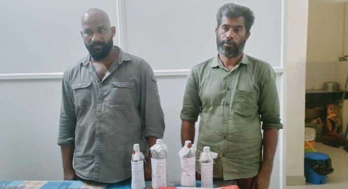 അയ്യപ്പ ഭക്തർക്ക് ചാരായ വില്പന ; രണ്ടു പേർ അറസ്റ്റിൽ അയ്യപ്പ ഭക്തർക്ക് ചാരായ വില്പന ; രണ്ടു പേർ അറസ്റ്റിൽ