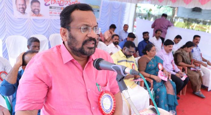 എല്ലാവര്ക്കും ഭൂമി, എല്ലാ ഭൂമിക്കും രേഖ, എല്ലാ സേവനങ്ങളും സ്മാര്ട്ട് എന്നതാണ് നമ്മുടെ മുദ്രാവാക്യം : മന്ത്രി കെ. രാജന് എല്ലാവര്ക്കും ഭൂമി, എല്ലാ ഭൂമിക്കും രേഖ, എല്ലാ സേവനങ്ങളും സ്മാര്ട്ട് എന്നതാണ് നമ്മുടെ മുദ്രാവാക്യം : മന്ത്രി കെ. രാജന്