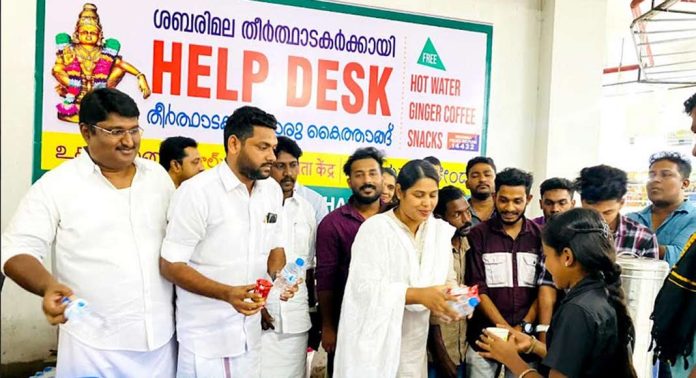 യൂത്ത് കോൺഗ്രസിന്റെ ശബരിമല ഹെൽപ്പ് ഡസ്ക്കിലേക്ക് അപ്രതീക്ഷിത സന്ദർശനവുമായി ദേശിയ സെക്രട്ടറി യൂത്ത് കോൺഗ്രസിന്റെ ശബരിമല ഹെൽപ്പ് ഡസ്ക്കിലേക്ക് അപ്രതീക്ഷിത സന്ദർശനവുമായി ദേശിയ സെക്രട്ടറി