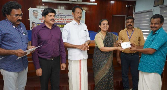 അര്ഹതയുള്ളവരെ മുന്ഗണനാ വിഭാഗത്തില് ഉള്പ്പെടുത്തും : മന്ത്രി വീണാ ജോര്ജ് അര്ഹതയുള്ളവരെ മുന്ഗണനാ വിഭാഗത്തില് ഉള്പ്പെടുത്തും : മന്ത്രി വീണാ ജോര്ജ്
