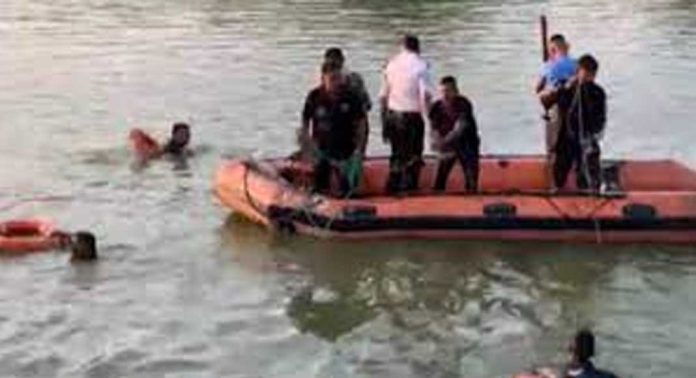 വിനോദയാത്രക്കിടെ ബോട്ട് മറിഞ്ഞ് വൻദുരന്തം ; സ്കൂൾ വിദ്യാർത്ഥികള് ഉൾപ്പെടെ 15 പേര് മരിച്ചു വിനോദയാത്രക്കിടെ ബോട്ട് മറിഞ്ഞ് വൻദുരന്തം ; സ്കൂൾ വിദ്യാർത്ഥികള് ഉൾപ്പെടെ 15 പേര് മരിച്ചു
