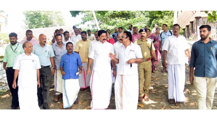 അയിരൂര് -ചെറുകോല്പുഴ ഹിന്ദുമത പരിഷത്ത് : ക്രമീകരണങ്ങള് മികച്ച രീതിയില് സമയബന്ധിതമായി പൂര്ത്തിയാക്കുമെന്ന് മന്ത്രി റോഷി അഗസ്റ്റിന് അയിരൂര് -ചെറുകോല്പുഴ ഹിന്ദുമത പരിഷത്ത് : ക്രമീകരണങ്ങള് മികച്ച രീതിയില് സമയബന്ധിതമായി പൂര്ത്തിയാക്കുമെന്ന് മന്ത്രി റോഷി അഗസ്റ്റിന്