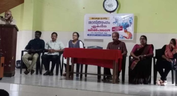അറക്കുളം ഉപജില്ലാ ശാസ്ത്ര രംഗം ക്ലബിന്റെ ആഭിമുഖ്യത്തിൽ മുട്ടം ജി.എച്ച്.എസ്. സ്കൂളിൽ ശില്പശാല നടത്തി അറക്കുളം ഉപജില്ലാ ശാസ്ത്ര രംഗം ക്ലബിന്റെ ആഭിമുഖ്യത്തിൽ മുട്ടം ജി.എച്ച്.എസ്. സ്കൂളിൽ ശില്പശാല നടത്തി