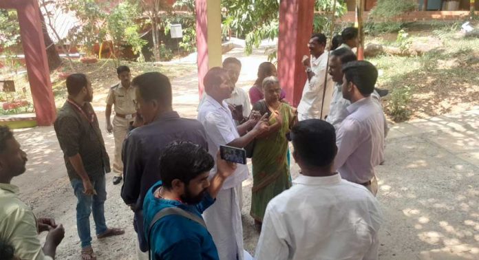 കൊക്കാത്തോട് പ്രദേശത്ത് വനമേഖലയോട് ചേർന്ന ഭൂമികൾ ഏറ്റെടുക്കുമെന്ന് സി സി എഫ് കൊക്കാത്തോട് പ്രദേശത്ത് വനമേഖലയോട് ചേർന്ന ഭൂമികൾ ഏറ്റെടുക്കുമെന്ന് സി സി എഫ്