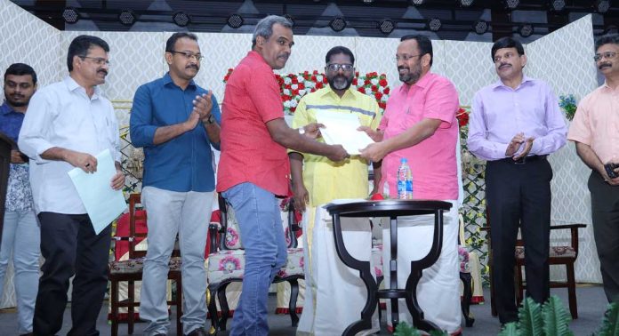 ഭൂമി തരം മാറ്റല് അദാലത്ത് : അടൂര് റവന്യൂ ഡിവിഷനില് 233 അപേക്ഷകള് തീര്പ്പാക്കി ഭൂമി തരം മാറ്റല് അദാലത്ത് : അടൂര് റവന്യൂ ഡിവിഷനില് 233 അപേക്ഷകള് തീര്പ്പാക്കി