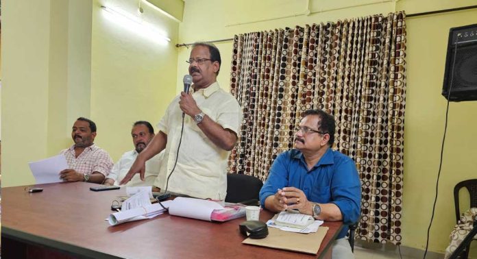 തിരുവല്ലയിൽ കുടിവെള്ള വിതരണം സ്തംഭനത്തിൽ – മർച്ചന്റ്സ് അസ്സോസിയേഷൻ പ്രതിഷേധിച്ചു തിരുവല്ലയിൽ കുടിവെള്ള വിതരണം സ്തംഭനത്തിൽ – മർച്ചന്റ്സ് അസ്സോസിയേഷൻ പ്രതിഷേധിച്ചു