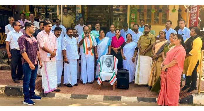 കോൺഗ്രസ് പഴവങ്ങാടി ടൗൺ മണ്ഡലം കമ്മിറ്റി മഹാത്മാഗാന്ധി രക്തസാക്ഷിത്വ ദിനാചരണം സംഘടിപ്പിച്ചു കോൺഗ്രസ് പഴവങ്ങാടി ടൗൺ മണ്ഡലം കമ്മിറ്റി മഹാത്മാഗാന്ധി രക്തസാക്ഷിത്വ ദിനാചരണം സംഘടിപ്പിച്ചു