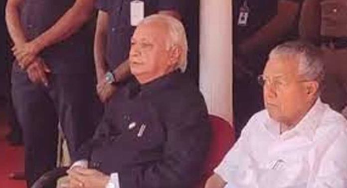 ഗവർണറുടെ റിപബ്ലിക് ദിന സൽക്കാരം ബഹിഷ്കരിച്ച് മുഖ്യമന്ത്രിയും മന്ത്രിമാരും ഗവർണറുടെ റിപബ്ലിക് ദിന സൽക്കാരം ബഹിഷ്കരിച്ച് മുഖ്യമന്ത്രിയും മന്ത്രിമാരും