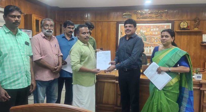 ജില്ലയിലെ പുതുക്കിയ വോട്ടര്പട്ടിക പ്രകാശനം ചെയ്തു ; ആകെ 10,39,099 വോട്ടര്മാര് ജില്ലയിലെ പുതുക്കിയ വോട്ടര്പട്ടിക പ്രകാശനം ചെയ്തു ; ആകെ 10,39,099 വോട്ടര്മാര്