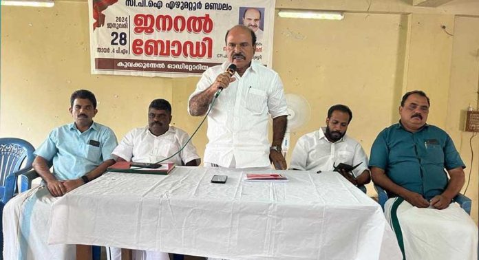 ഗവര്ണ്ണര് ഭരണഘടന അട്ടിമറിക്കാന് ശ്രമിക്കുന്നു : സി.കെ ശശിധരന് ഗവര്ണ്ണര് ഭരണഘടന അട്ടിമറിക്കാന് ശ്രമിക്കുന്നു : സി.കെ ശശിധരന്