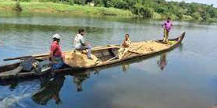 പമ്പയാറ്റിൽ നിന്ന് അനധികൃതമായി മണലെടുത്ത രണ്ട് പേരെ ആറന്മുള പോലീസ് അറസ്റ്റ് ചെയ്തു പമ്പയാറ്റിൽ നിന്ന് അനധികൃതമായി മണലെടുത്ത രണ്ട് പേരെ ആറന്മുള പോലീസ് അറസ്റ്റ് ചെയ്തു