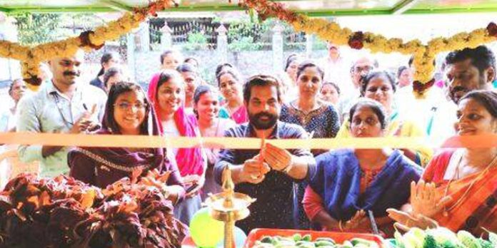 പന്തളം തെക്കേക്കരയിൽ വെജിറ്റബിൾ കിയോസ്കിന്റെ ജില്ലാതല ഉദ്ഘാടനം നടന്നു പന്തളം തെക്കേക്കരയിൽ വെജിറ്റബിൾ കിയോസ്കിന്റെ ജില്ലാതല ഉദ്ഘാടനം നടന്നു